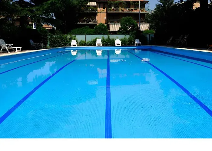 Bright With A View, Pool And Parking Appartamento