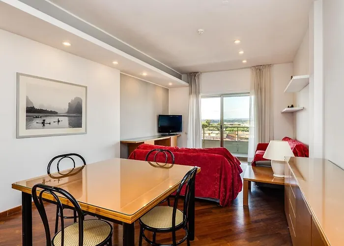 Bright With A View, Pool And Parking Apartment Rom