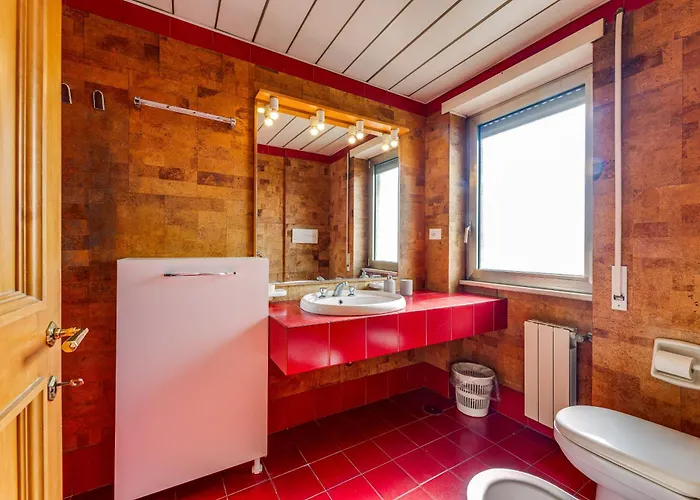 Bright With A View, Pool And Parking Apartment *