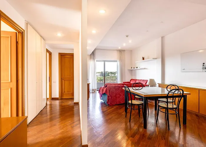 Bright With A View, Pool And Parking *