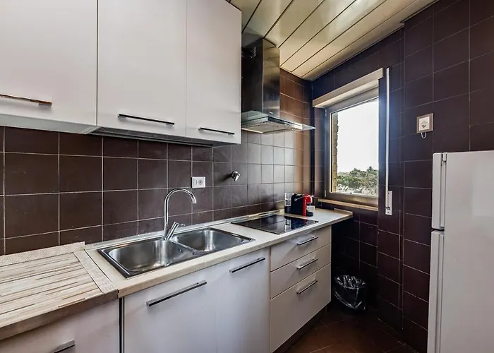Bright With A View, Pool And Parking Apartment Rom
