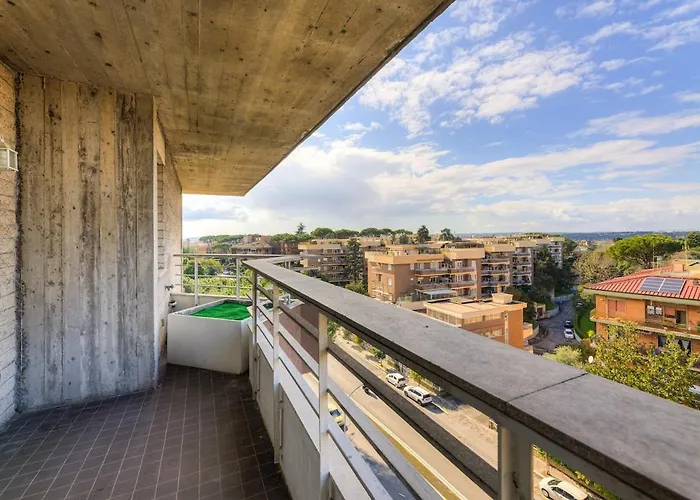 Bright With A View, Pool And Parking Apartment Rom