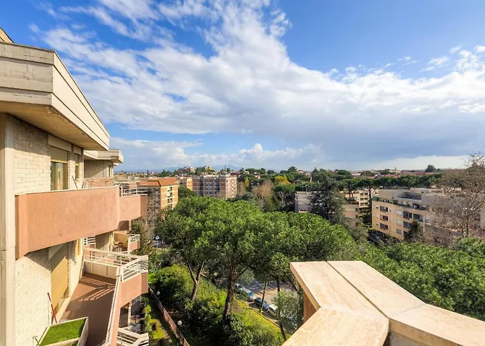 Apartment Bright With A View, Pool And Parking Rom