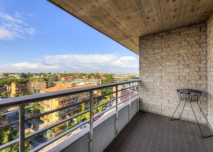 Bright With A View, Pool And Parking Apartment