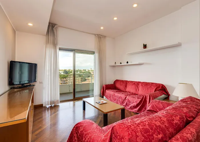 Bright With A View, Pool And Parking Apartment
