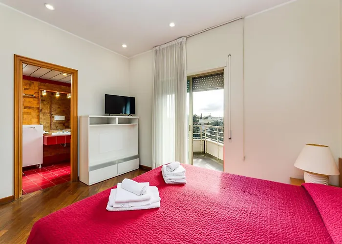 Bright With A View, Pool And Parking Apartment Rom